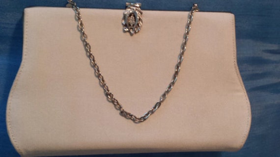 Winter Weiße Leinen Clutch Mit Schönem Strass Verschluss von ClassicBagsSP