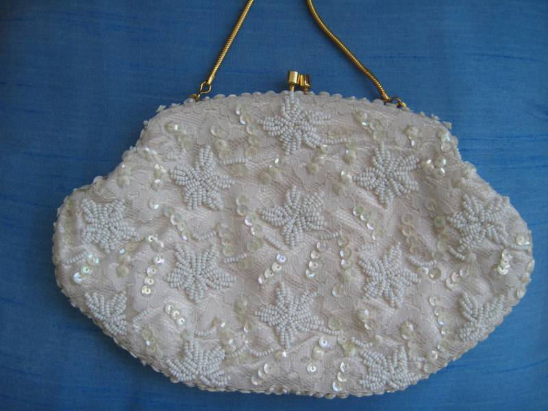 Wunderschöne Perlen Und Pailletten Abendtasche Von La Regale von ClassicBagsSP