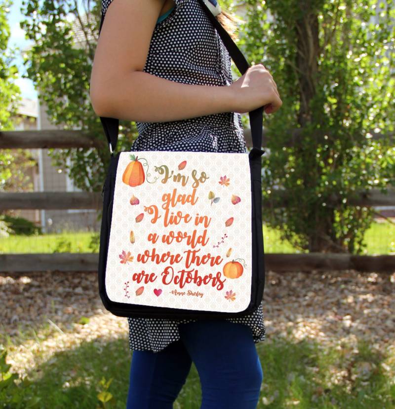 A World Full Of Oktobers Anne Shirley Zitat Große Umhängetasche von ClassicBookWallets