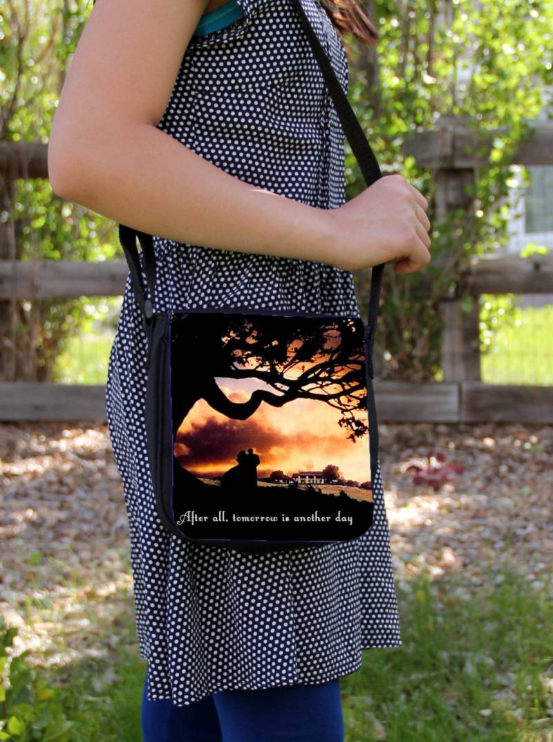 Morgen Ist Ein Anderer Tag Umhängetasche Kleine Tasche von ClassicBookWallets