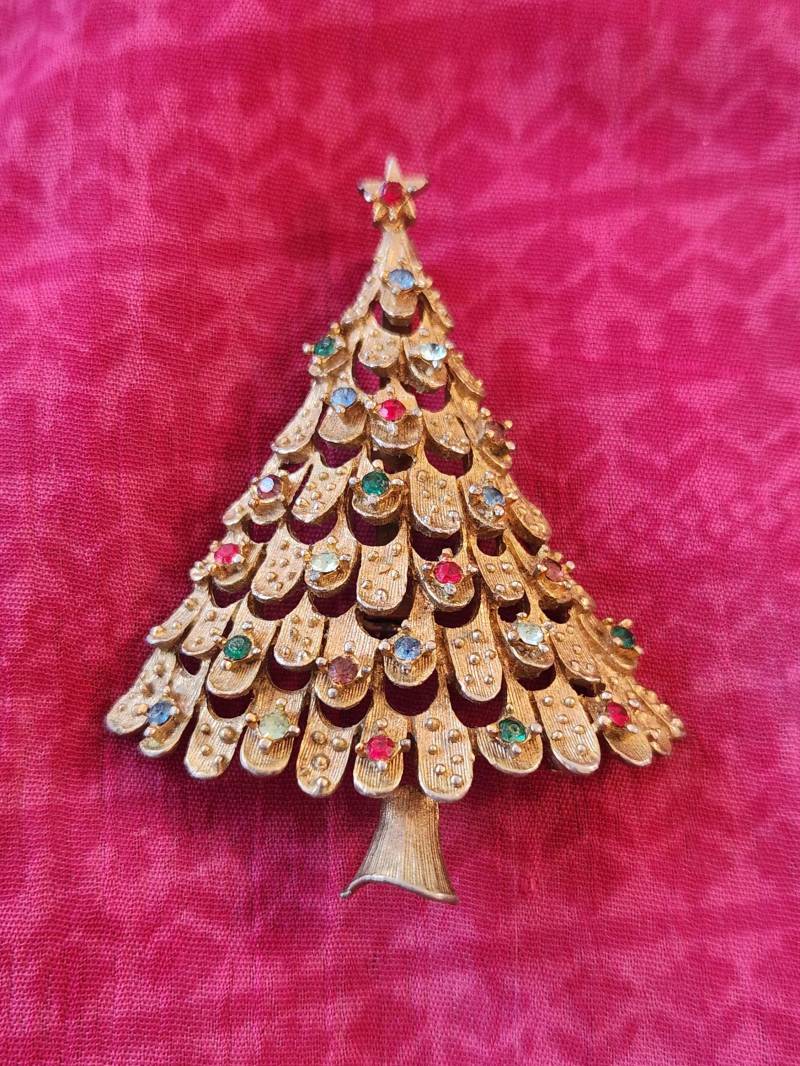 Jj Signierte Weihnachtsbaum Mit Strass Vintage Brosche von ClassicCoutureCo
