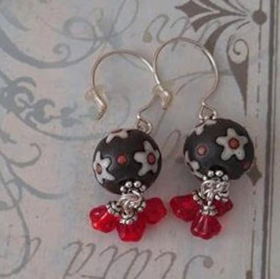 Verschiedene Ohrringe, Designs Und Materialien Verschiedene Ohrringe, Designs Und Materialien von ClassicJewelleryDesi