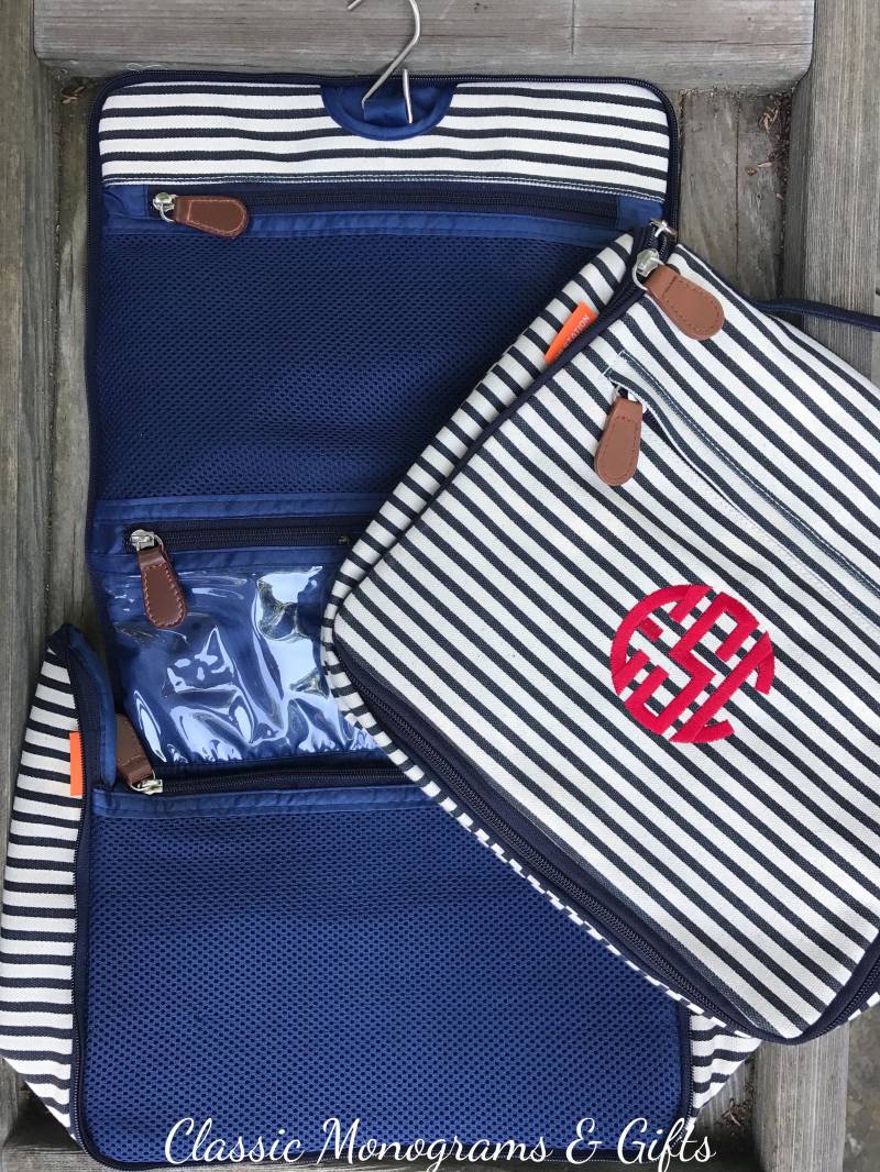 Monogrammierte Hängende Kulturtasche | Reiseset - Navy Stripe von ClassicMonogramGifts