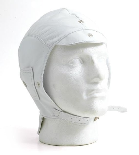 Weißer Lederhelm Mit Stirn - Und Nackenspitze Zum Sonnenschutz Für Renn-, Luftfahrt - Oder Oldtimer-Enthusiasten, Vintage Ww2 Designed Hat Weißer Lederhelm Mit Stirn - Und Nackenspitze Zum Sonnenschutz Für Renn-, Luftfahrt - Oder Oldtimer-Enthusiasten, Vintage Ww2 Designed Hat von ClassicParts