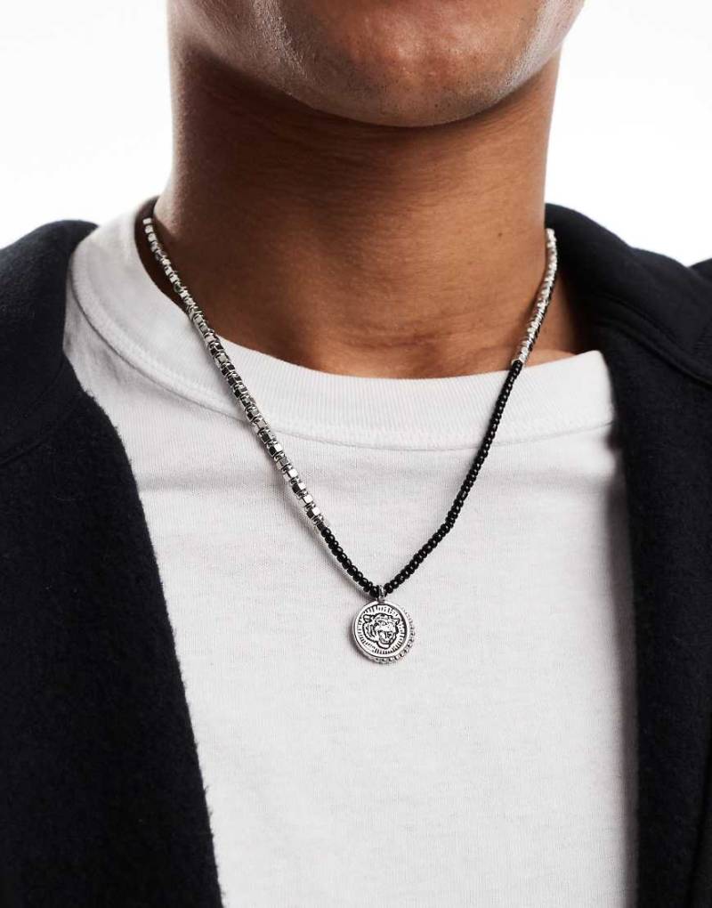 Classics 77 - Perlenkette in Silberoptik mit Tigeranhänger von Classics 77