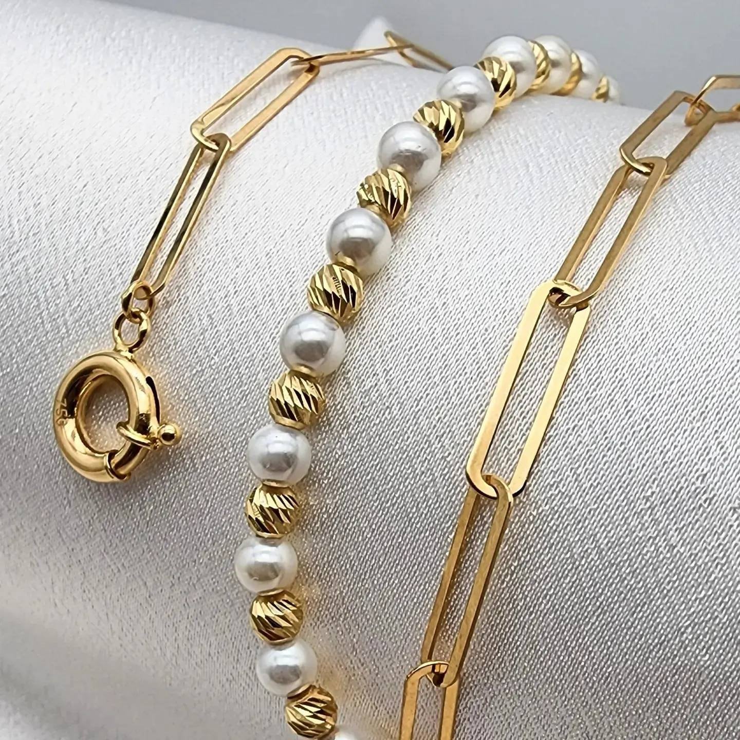 18K Gold Perlen/Büroklammer Armband Ergänzt Mit Nachgemachten Perlen. 5mm. Weltweit Kostenloser Versand. Echtes Gold. 750 Zertifiziert von ClassisJewellers