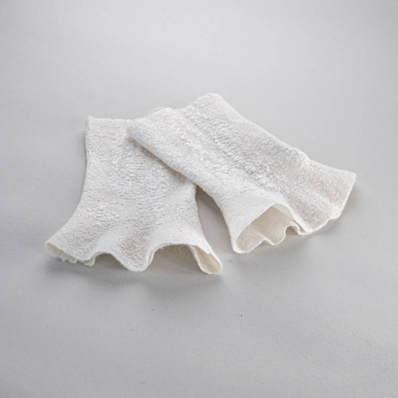 Cremeweiße Armstulpen Aus Wolle - Handgefilzte Handgefertigte Fingerlose Handschuhe Filz von ClassyFelt