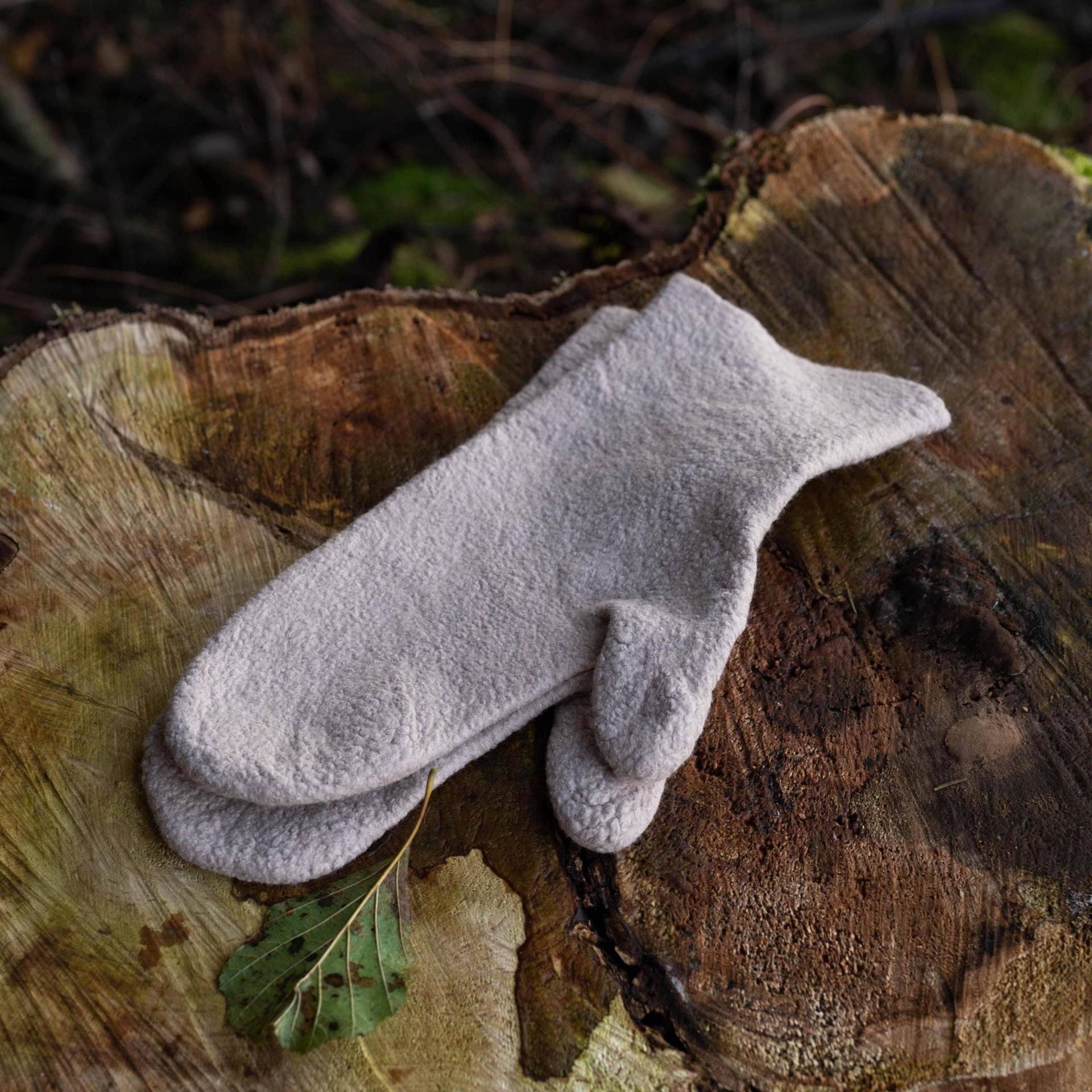 Neutrale Handschuhe Für Frauen - Handgemachte Natürliche Taupe Wolle Armstulpen Gefilzte Graue Raynauds Fürsorgliches Geschenk von ClassyFelt