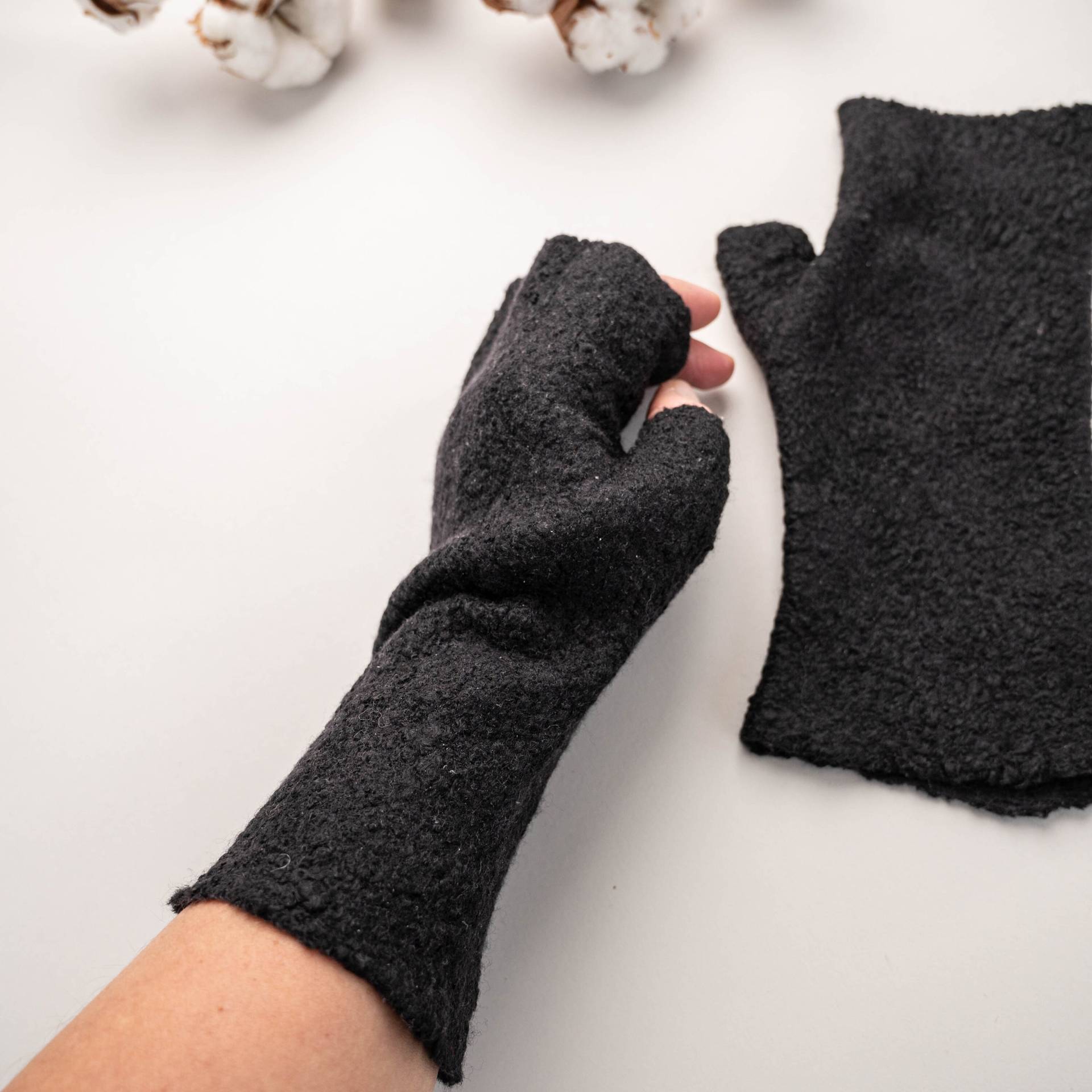 Schwarze Armstulpen - Handgemachte Fingerlose Handschuhe Aus Wolle Gothic Gefilzte Stulpen von ClassyFelt