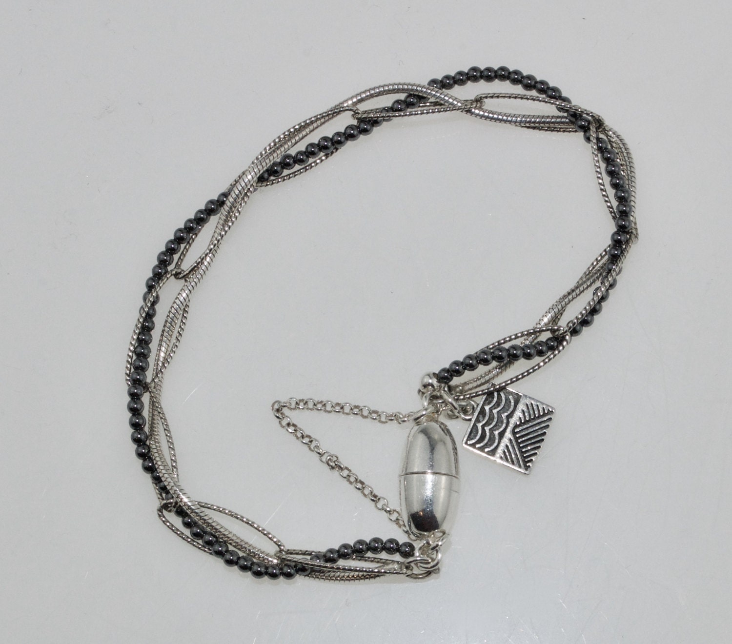 Hämatit & Silber Armband, Sterling Twist Schwarz Und Schwarzes Armband Hämatit & Silber Armband, Sterling Twist Schwarz Und Schwarzes Armband von ClassyGlamDesigns