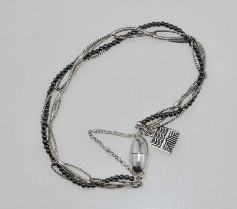 Hämatit & Silber Armband, Sterling Twist Schwarz Und Schwarzes Armband Hämatit & Silber Armband, Sterling Twist Schwarz Und Schwarzes Armband von ClassyGlamDesigns
