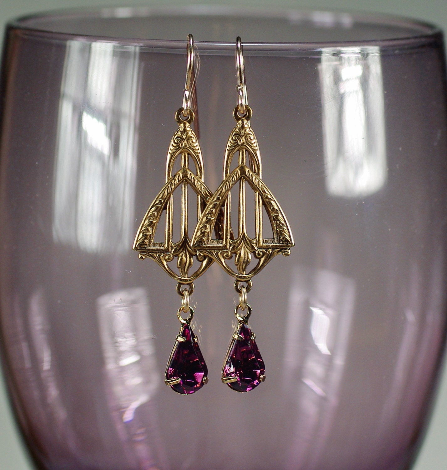 Art Deco Amethyst Swarovski Kristall Ohrringe Gold-Gefüllt, Nickelfrei Art Deco Amethyst Swarovski Kristall Ohrringe Gold-Gefüllt, Nickelfrei von ClassyLadyElaine