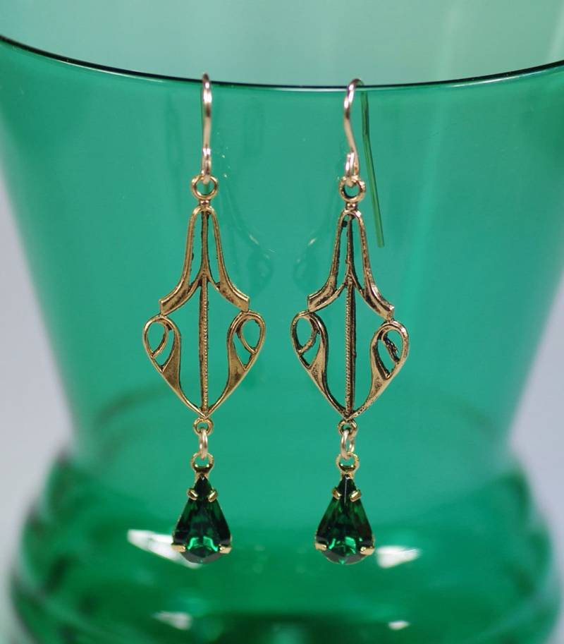 Art Deco Smaragd Swarovski Teardrop Ohrringe One-0F-A Kind Custom Multi Color Swarovski, Gold Filigrane Ohrringe Unter 20 von ClassyLadyElaine