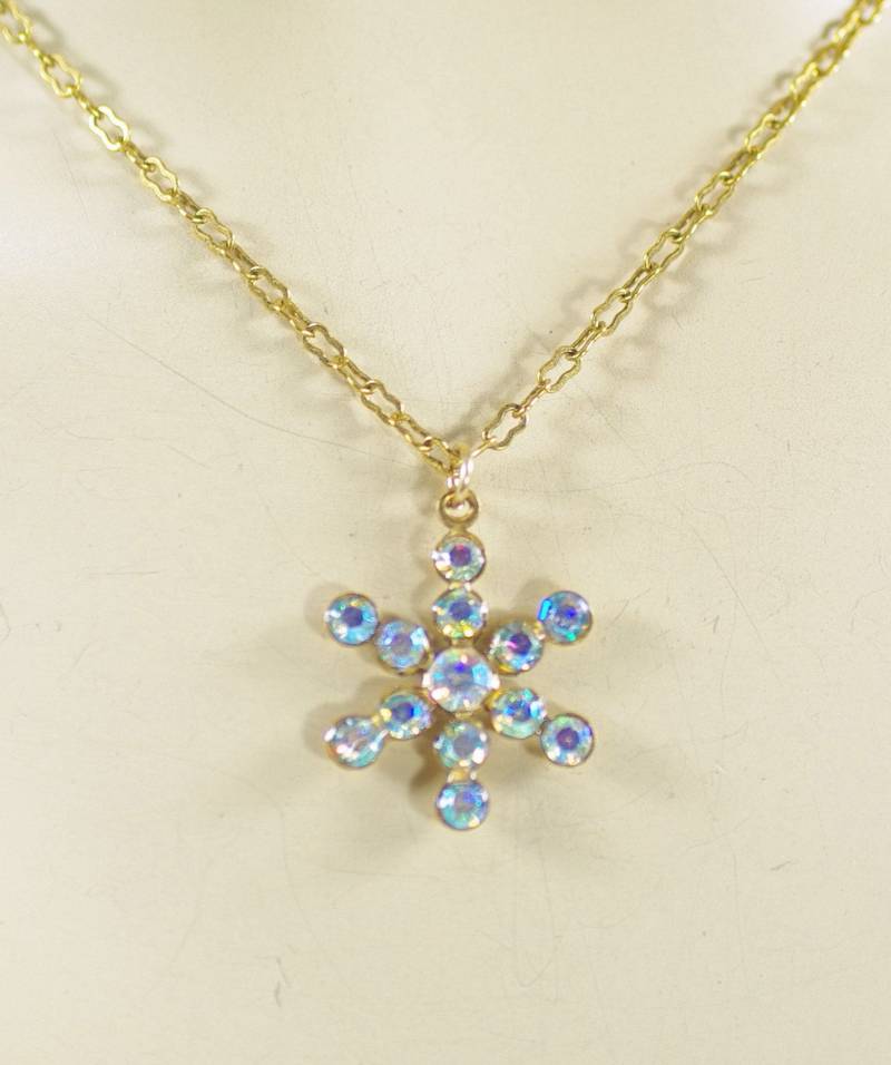 Swarovski Aurora Borealis Schneeflocke Anhänger Winter Kristall Schmuck, Individueller Schneeflocken Schmuck Swarovski Aurora Borealis Schneeflocke Anhänger Winter Kristall Schmuck, Individueller Schneeflocken Schmuck von ClassyLadyElaine