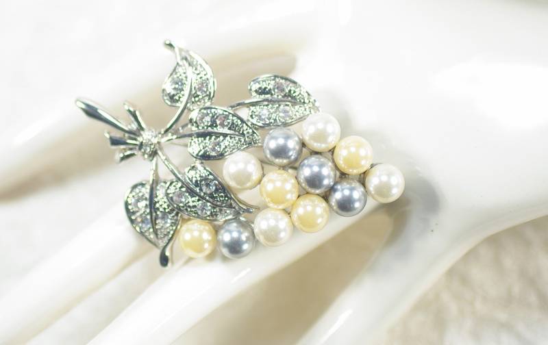 strass-Blatt-Brosche Silberhochzeitsperle Anstecknadel von ClassyLadyElaine