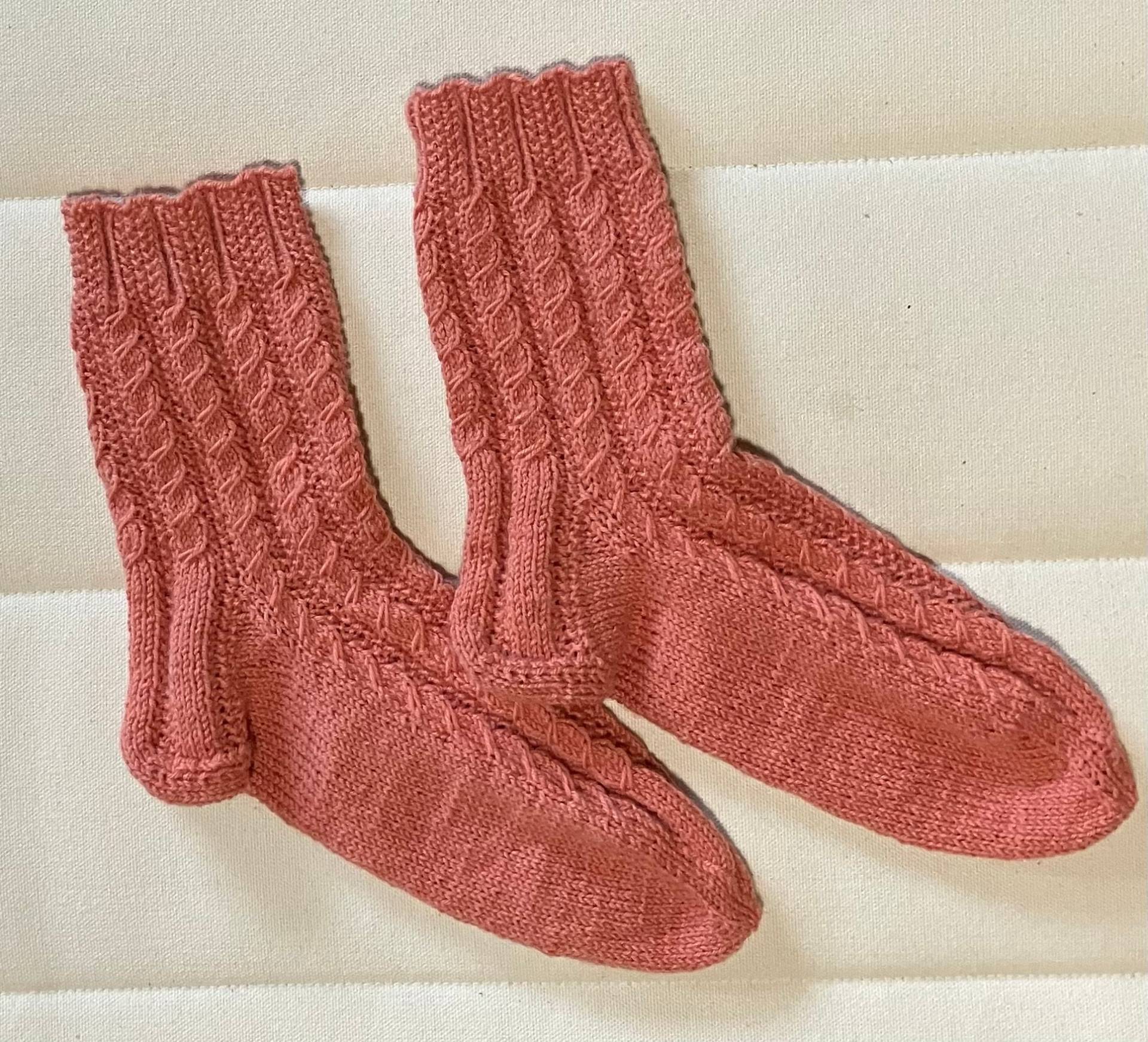 Bildhübsche Zopfmuster-Socken von ClaudiaCreArtiva