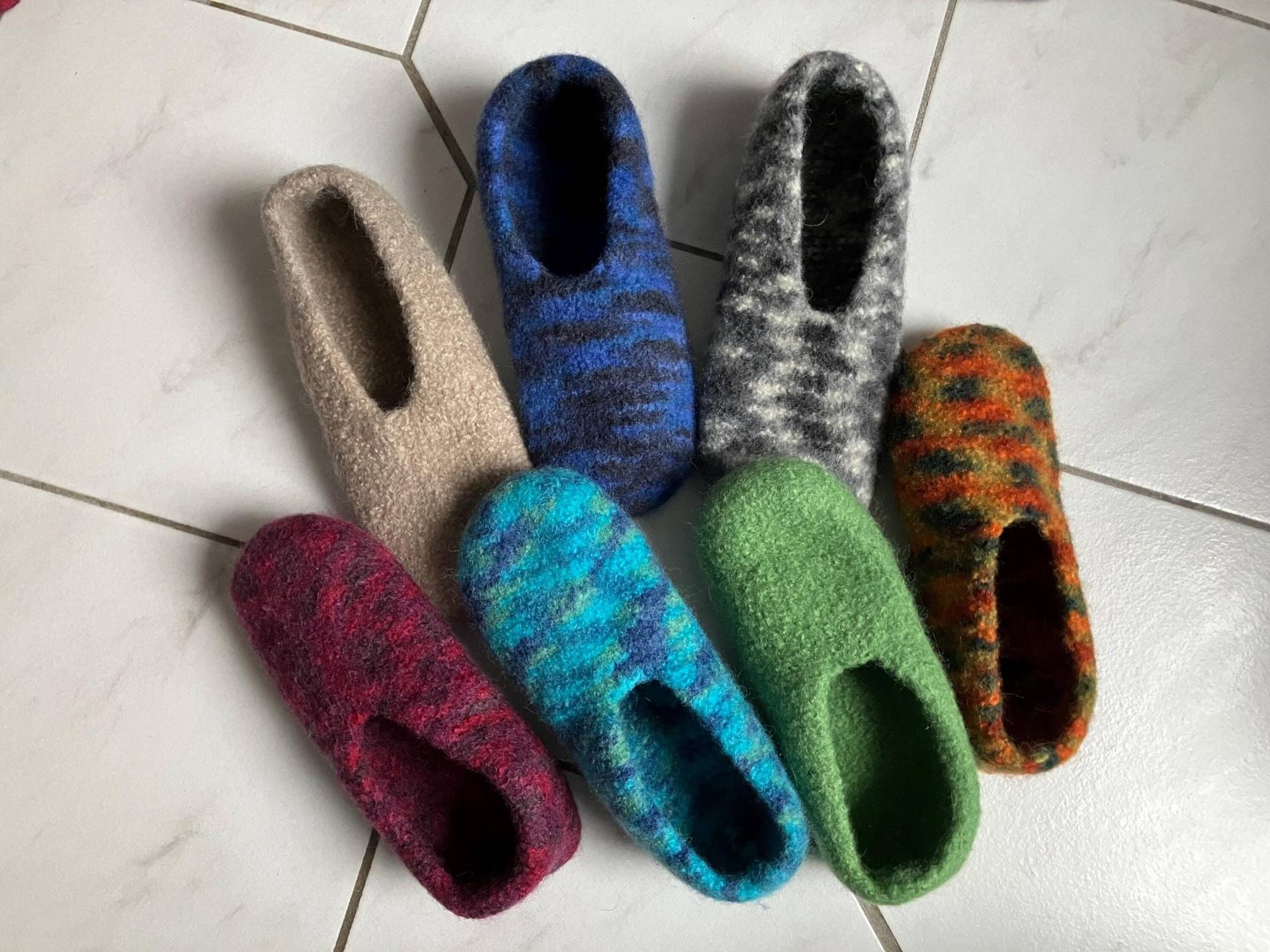 Bunte Filz-Pantoffeln von ClaudiaCreArtiva