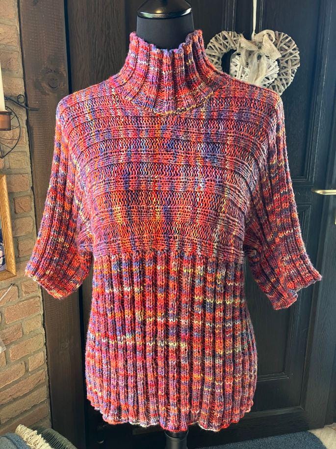 Handgestrickter Sommerpulli Mit Kurzen Ärmeln Handgestrickter Sommerpulli Mit Kurzen Ärmeln von ClaudiaCreArtiva