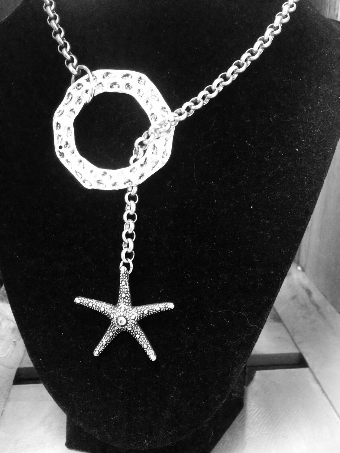 Silber Und Zinn Verschlussloses Hoop Mit Seestern Halskette - Versandkostenfrei Silber Und Zinn Verschlussloses Hoop Mit Seestern Halskette - Versandkostenfrei von ClaudiaJeanneJewelry