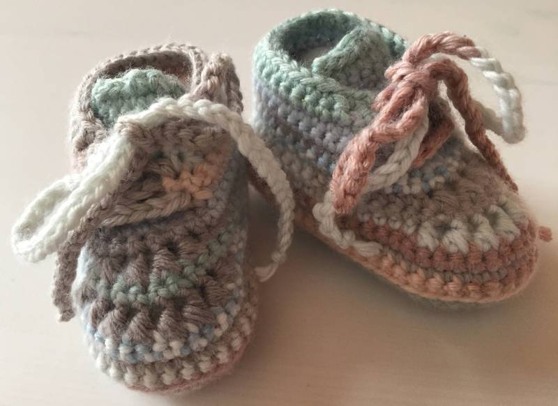 Gehäkelte Babyschuhe Gehäkelte Babyschuhe von ClaudiaSocksAndShoes