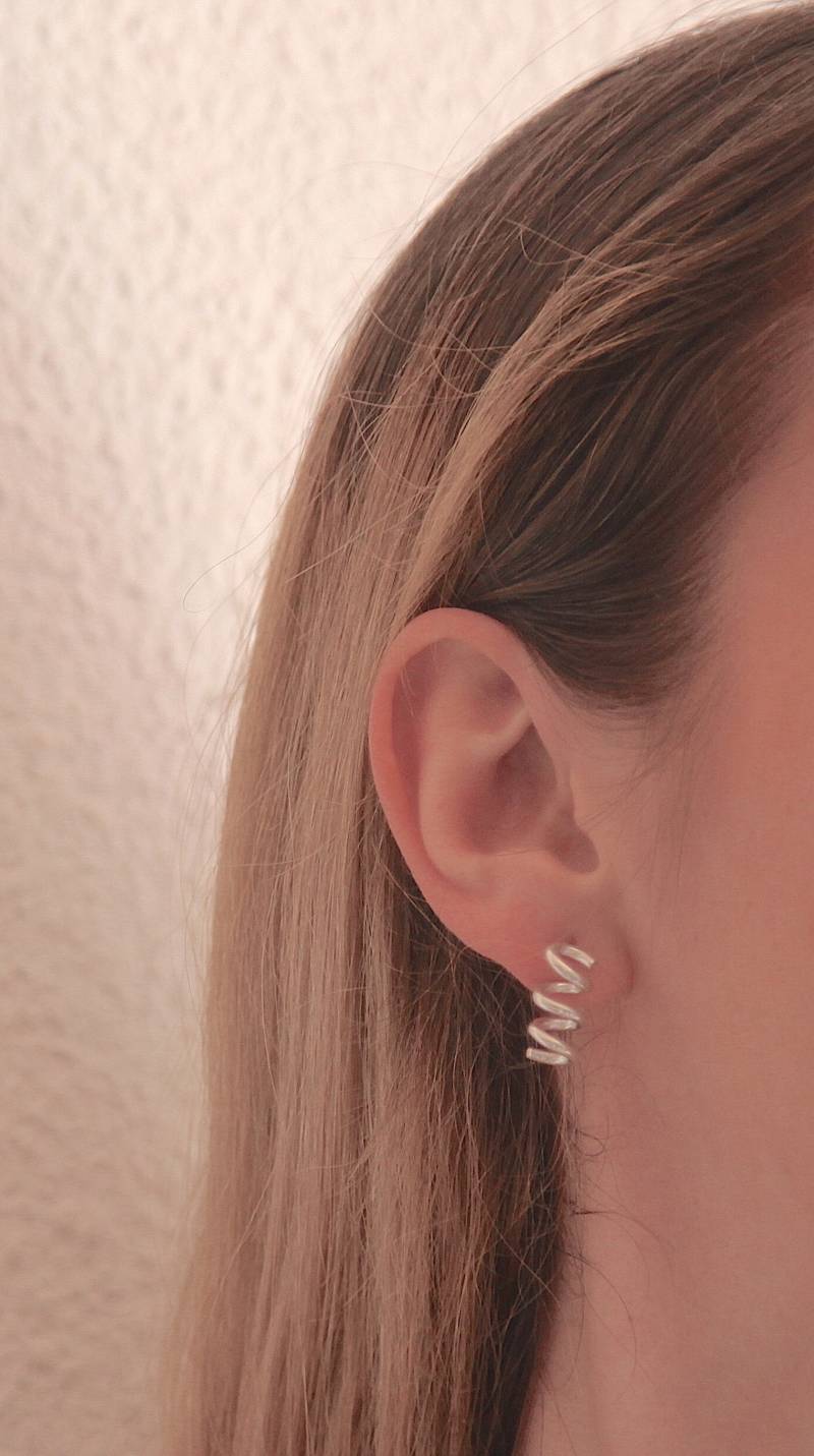 Handgefertigte Silber Feder Ohrstecker Vergoldete Akzente Handgefertigte Silber Feder Ohrstecker Vergoldete Akzente von ClaudiaTijman