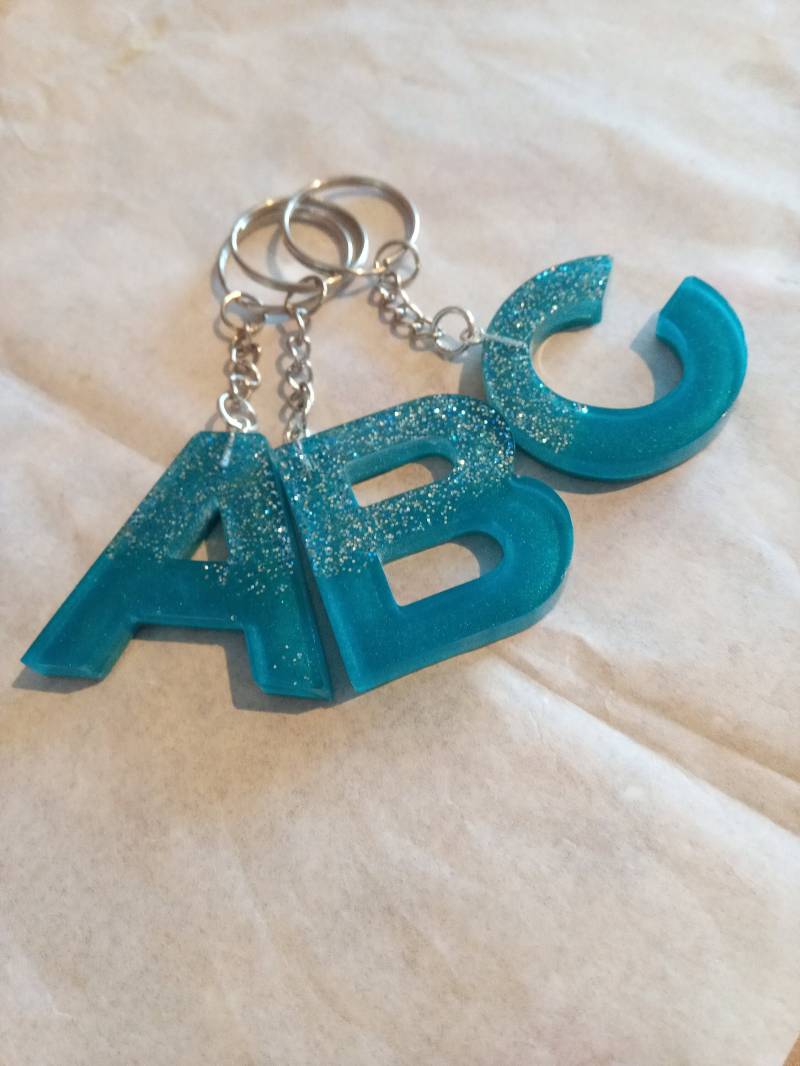 Buchstabe Schlüsselanhänger Aus Epoxy Petrol/Glitzer Buchstabe Schlüsselanhänger Aus Epoxy Petrol/Glitzer von ClaudiasKunstwerkeDE