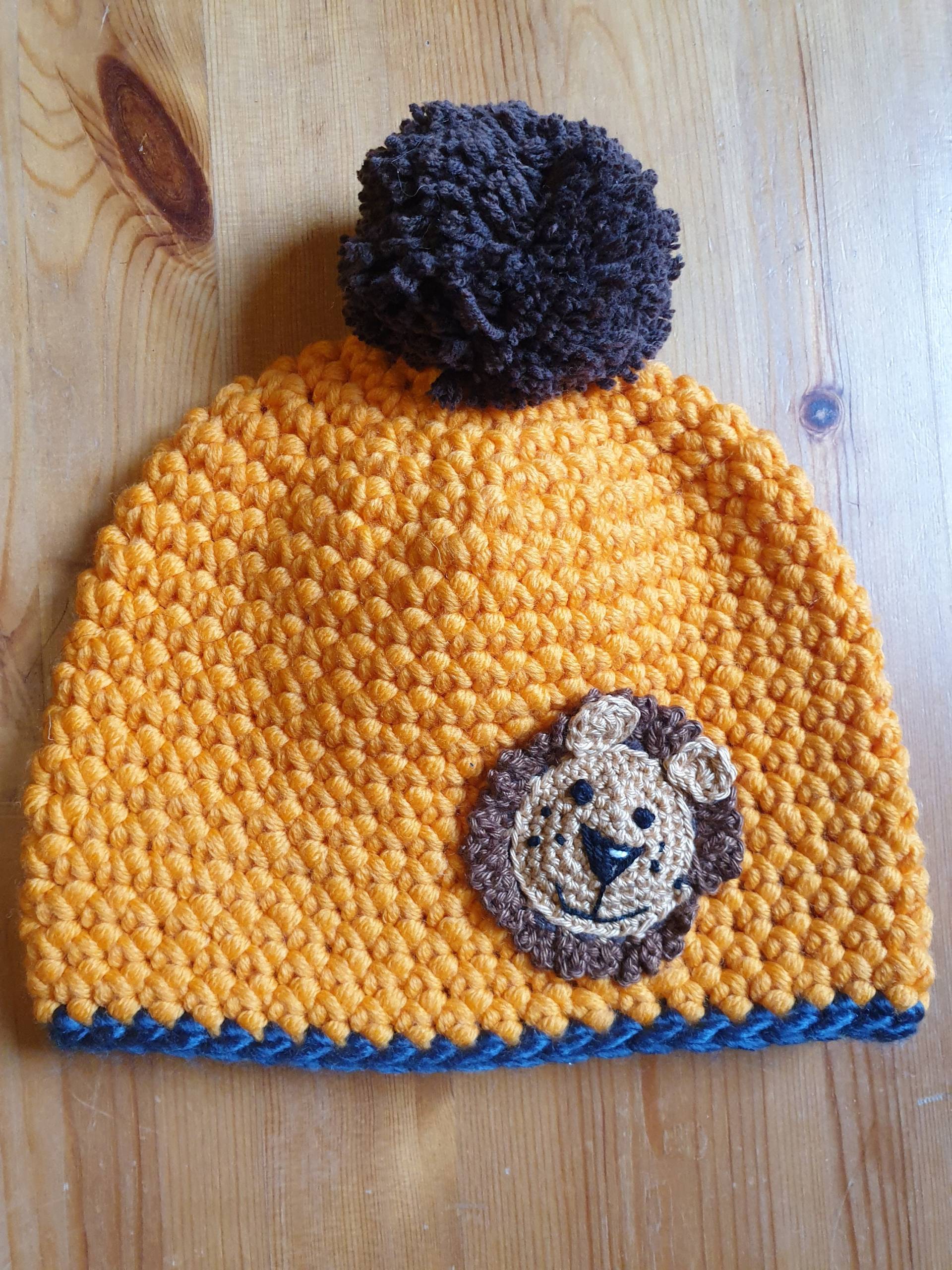 Handarbeit Gehäkelte Warme Winter Kindermütze Mit Löwen Applikation Handarbeit Gehäkelte Warme Winter Kindermütze Mit Löwen Applikation von ClaudisWollstube