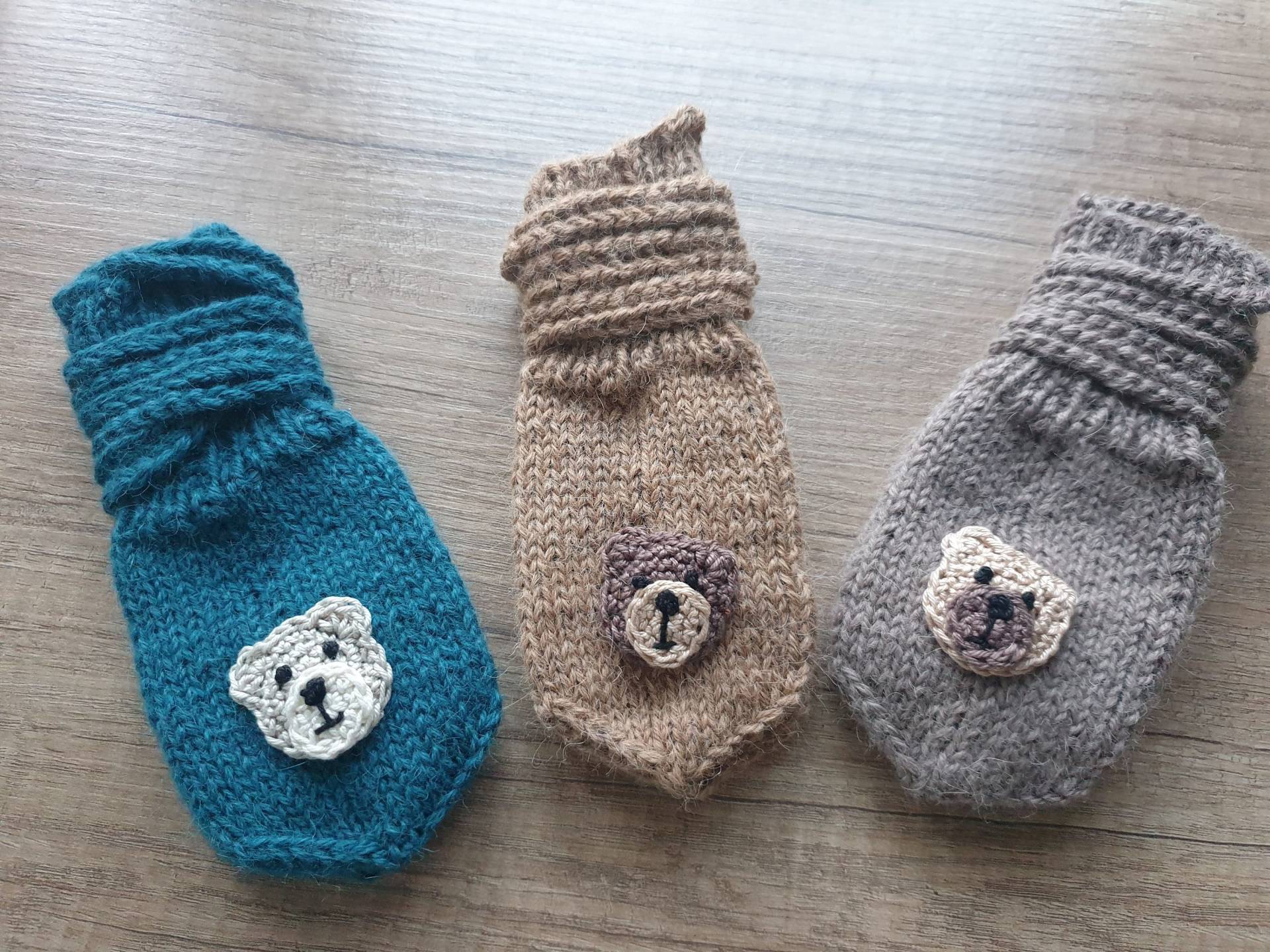 Handgestrickte Alpaka Babyfäustlinge Mit Halteschnur Super Weich Kratzfrei Atmungsaktiv " Bärchen" Handgestrickte Alpaka Babyfäustlinge Mit Halteschnur Super Weich Kratzfrei Atmungsaktiv " Bärchen" von ClaudisWollstube