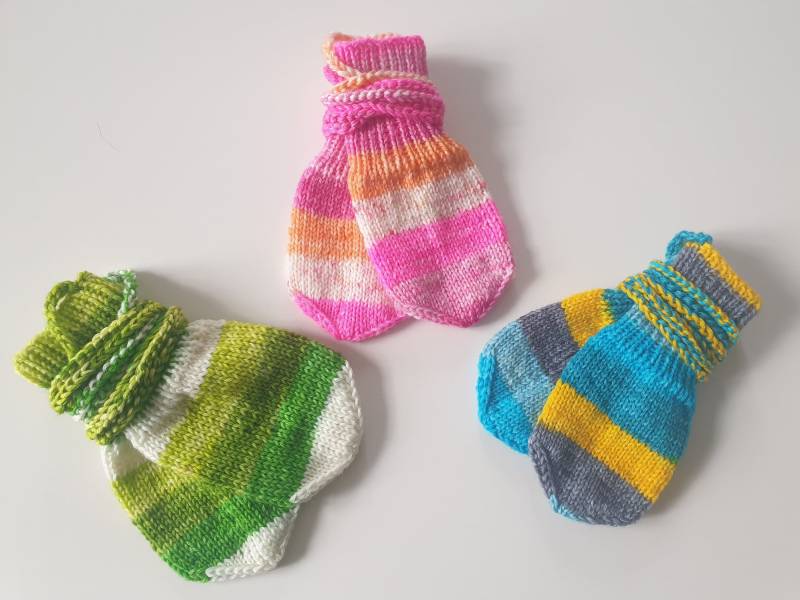 Handgestrickte Babyfäustlinge Mit Halteschnur Bunt Merinowolle Super Weich Kratzfrei Handgestrickte Babyfäustlinge Mit Halteschnur Bunt Merinowolle Super Weich Kratzfrei von ClaudisWollstube