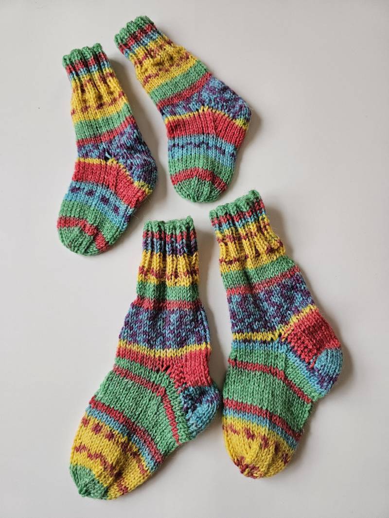 Handgestrickte Babysöckchen Farbverlauf Grün Gestrickt Gr 15/16 Oder 18/19 Opal Sockenwolle Handgestrickte Babysöckchen Farbverlauf Grün Gestrickt Gr 15/16 Oder 18/19 Opal Sockenwolle von ClaudisWollstube