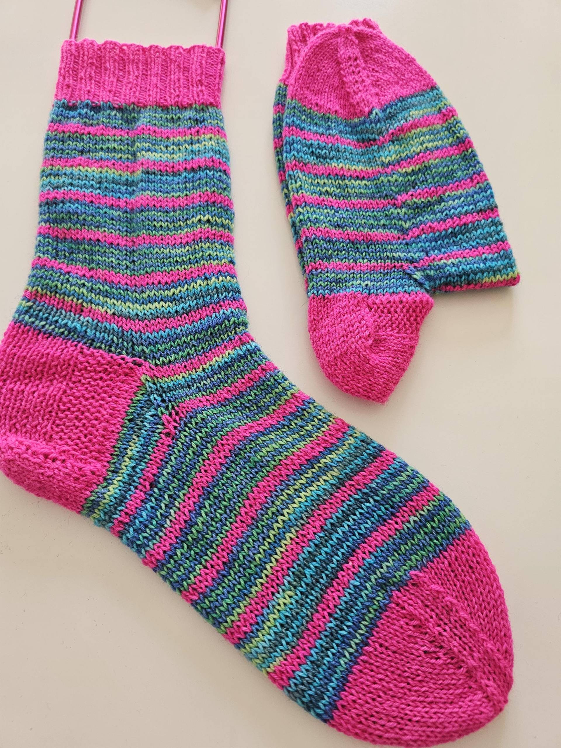 Handgestrickte Ringelsocken Bunt Mit Pink Unikat Warme Socken Gr 39/40 Opal Sockenwolle Handgestrickte Ringelsocken Bunt Mit Pink Unikat Warme Socken Gr 39/40 Opal Sockenwolle von ClaudisWollstube