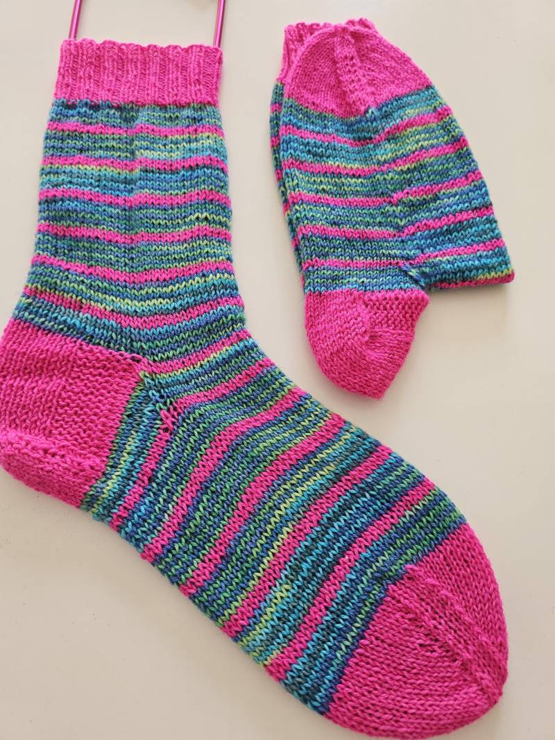 Handgestrickte Ringelsocken Bunt Mit Pink Unikat Warme Socken Gr 39/40 Opal Sockenwolle Handgestrickte Ringelsocken Bunt Mit Pink Unikat Warme Socken Gr 39/40 Opal Sockenwolle von ClaudisWollstube