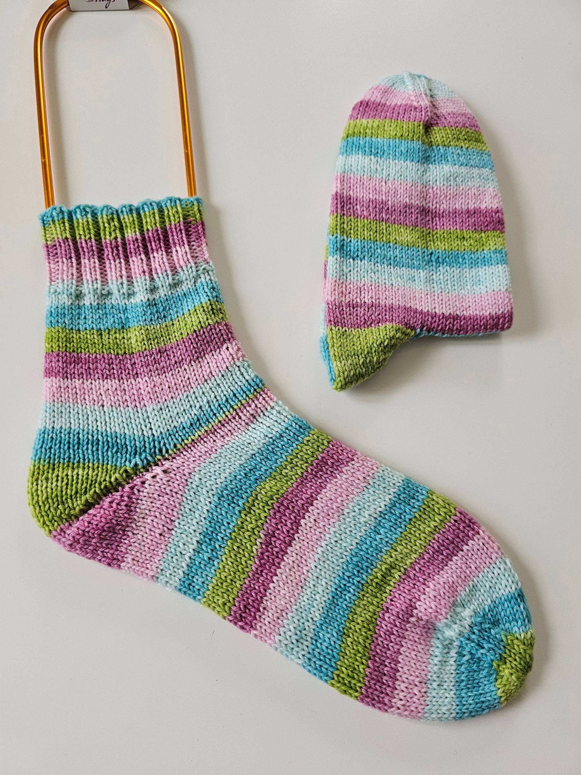 Handgestrickte Socken Frühlingssocken Bunt Lustig Ringelsocken Gr 36 37 Handgestrickte Socken Frühlingssocken Bunt Lustig Ringelsocken Gr 36 37 von ClaudisWollstube