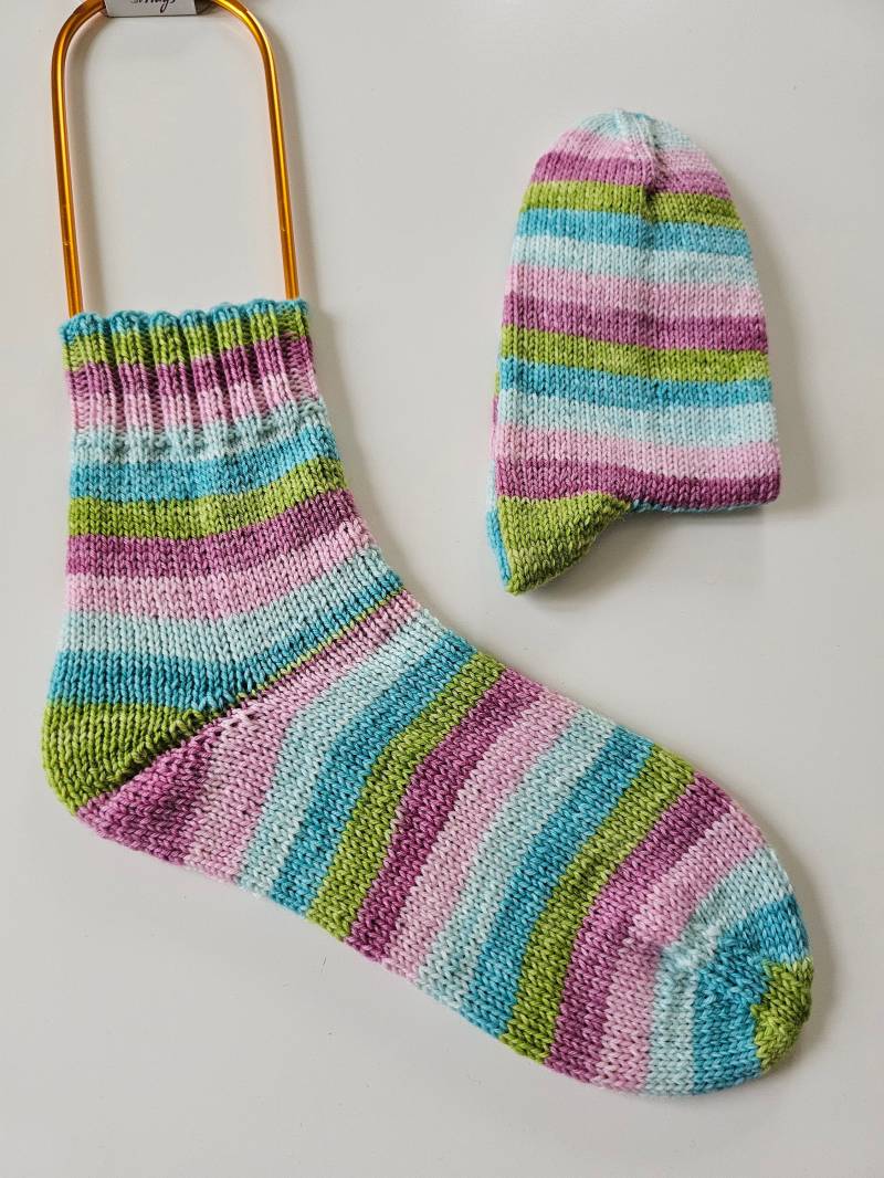 Handgestrickte Socken Frühlingssocken Bunt Lustig Ringelsocken Gr 36 37 Handgestrickte Socken Frühlingssocken Bunt Lustig Ringelsocken Gr 36 37 von ClaudisWollstube