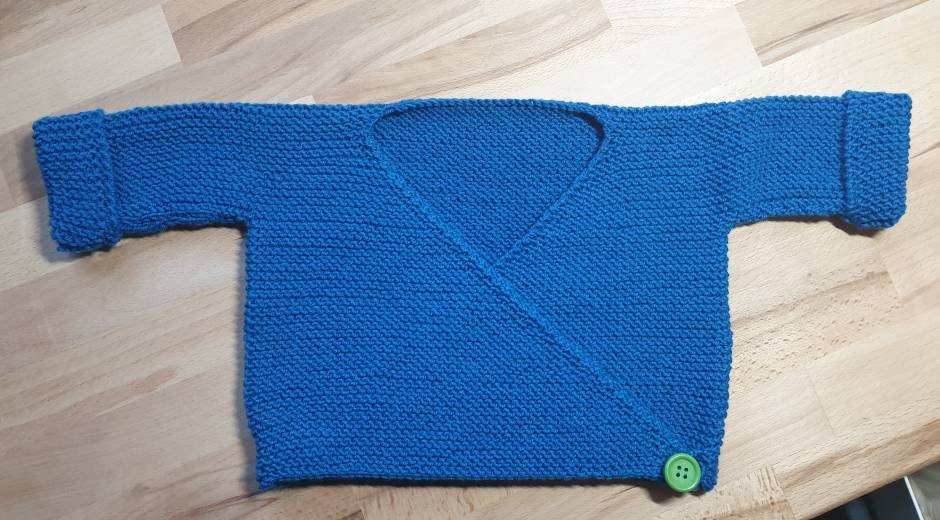 Handgestrickte Wickeljacke Baby Unisex Blau Größe 62-68 Handgestrickte Wickeljacke Baby Unisex Blau Größe 62-68 von ClaudisWollstube