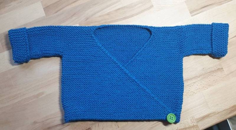 Handgestrickte Wickeljacke Baby Unisex Blau Größe 62-68 Handgestrickte Wickeljacke Baby Unisex Blau Größe 62-68 von ClaudisWollstube