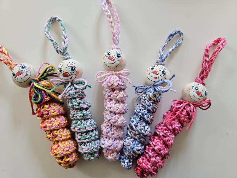 Jumbo Glückswürmer Sorgenwürmer Glücksbringer Als Clown Gehäkelt Verschiedene Farben von ClaudisWollstube