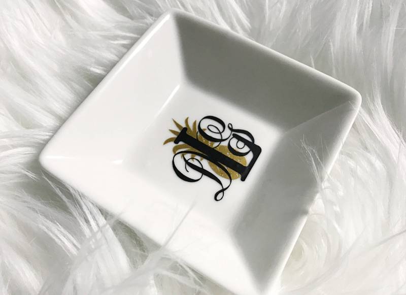 Monogramm Ring Teller/Schale/Halter/Monogrammed Schmuck Halter/Brautjungfer Geschenk Ananasring Schale/Personalisierte Ring-Halter/Schale Monogramm Ring Teller/Schale/Halter/Monogrammed Schmuck Halter/Brautjungfer Geschenk Ananasring Schale/Personalisierte Ring-Halter/Schale von ClayEloquence