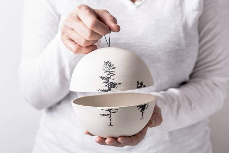 Große Runde Kugelförmige Keramikbox Mit Baummotiven von ClaybyDannah