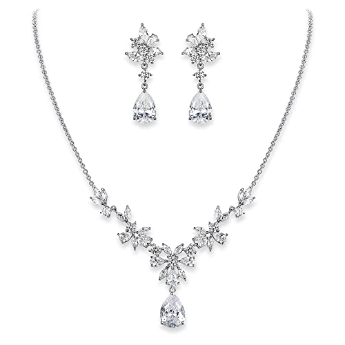 Clearine Hochzeit Braut Schmuckset für Damen Marquise Cubic Zirkonia V-förmiger Anhänger Halskette und Ohrringe Set Klar Silber-Ton von Clearine