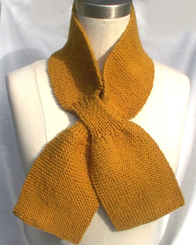 Schal Fliege Knoten Tasche Tuck in Gold Senf Gelb Handstricken Damen Jugendliche Wolle Schal Fliege Knoten Tasche Tuck in Gold Senf Gelb Handstricken Damen Jugendliche Wolle von ClearlyChristine