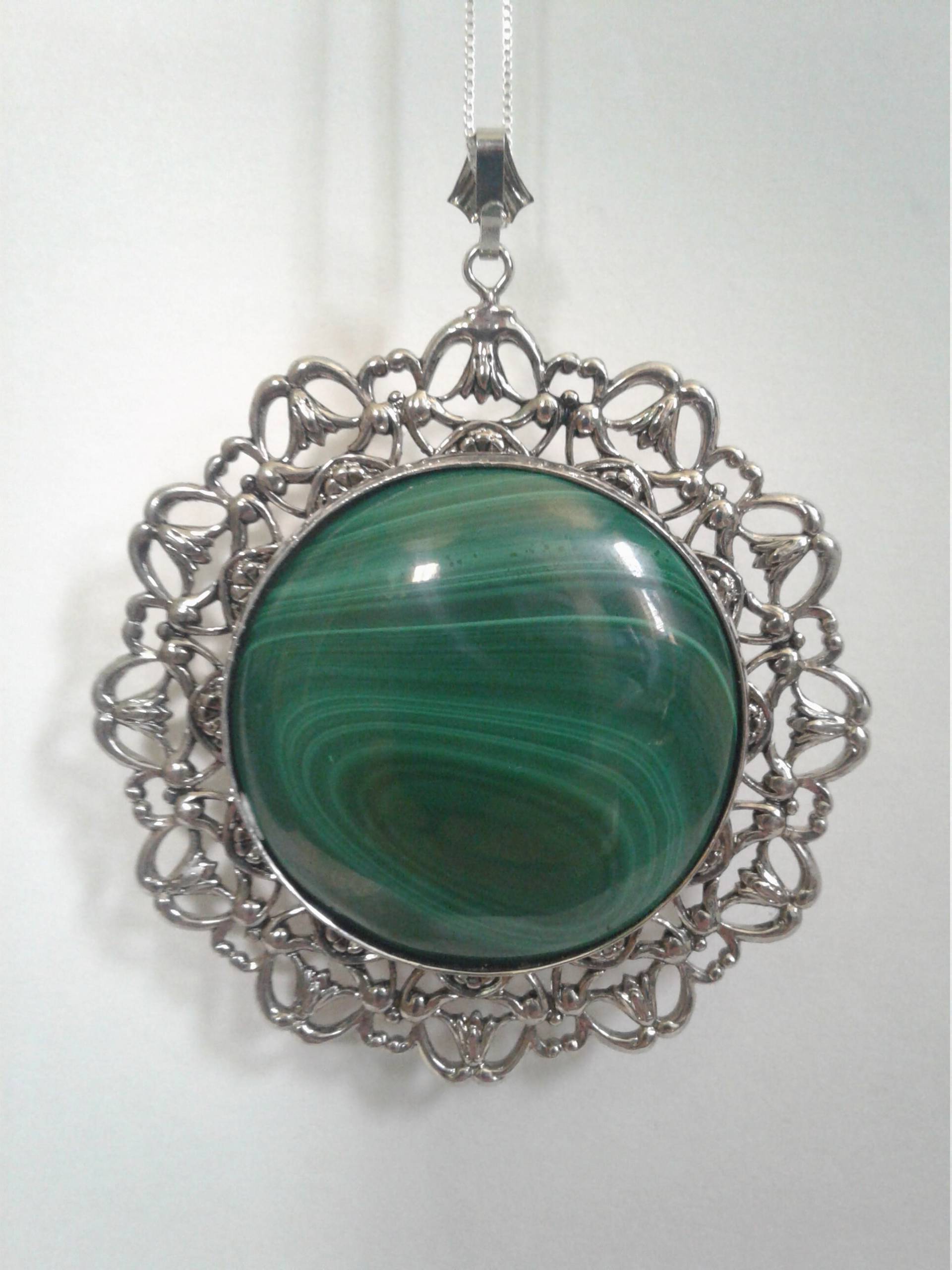 Malachit Cabochon Anhänger Halskette Malachit Cabochon Anhänger Halskette von CleavingAndWeaving
