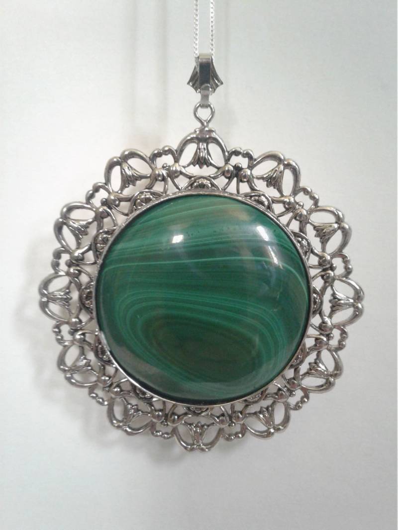 Malachit Cabochon Anhänger Halskette Malachit Cabochon Anhänger Halskette von CleavingAndWeaving