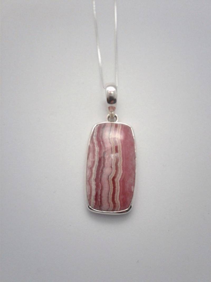 Rhodochrosit Und Sterling Silber Anhänger Halskette Rhodochrosit Und Sterling Silber Anhänger Halskette von CleavingAndWeaving