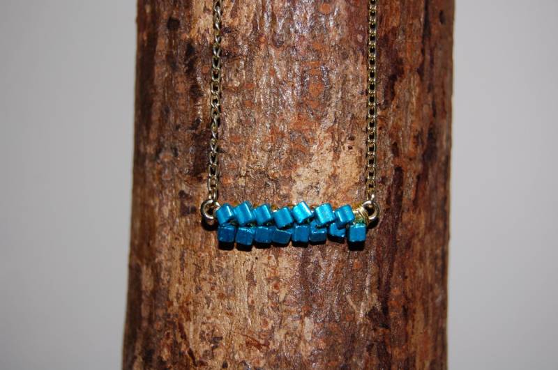 Bar Halskette Mit Aqua Perlen Und 23 cm Goldkette Bar Halskette Mit Aqua Perlen Und 23 cm Goldkette von ClementineAdornments