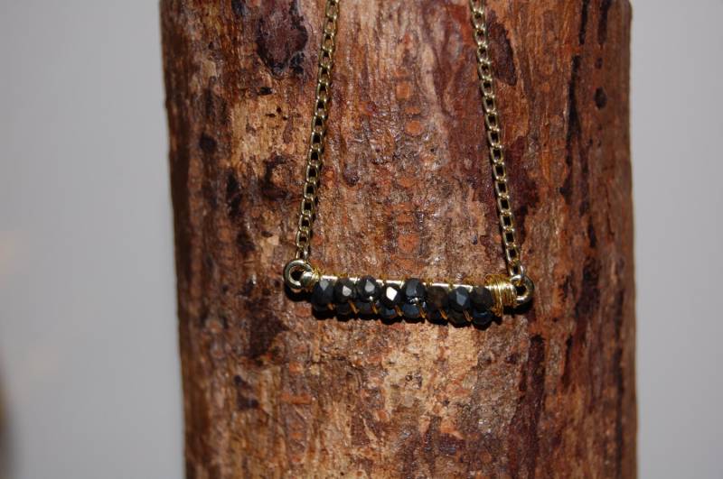 Bar-Halskette Mit Schieferfarbenen Facettierten Perlen Und 23 cm Goldkette Bar-Halskette Mit Schieferfarbenen Facettierten Perlen Und 23 cm Goldkette von ClementineAdornments