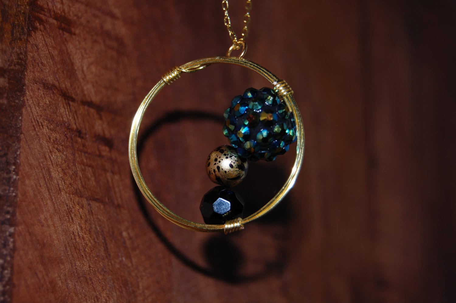 Golddraht Gewickelt Anhänger Halskette Mit Bunten Perlen Und 24 "Goldkette von ClementineAdornments