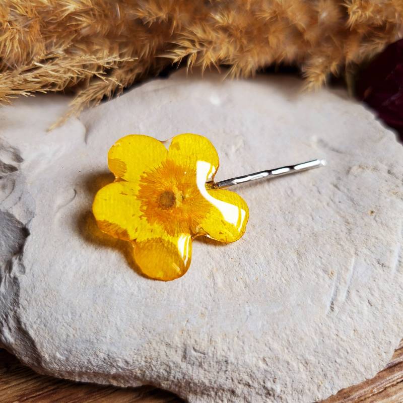 Haarnadel Mit Getrockneten Butterblumenblüten Aus Harz, Ideal Für Boho-Hochzeiten von CleopheaResinea