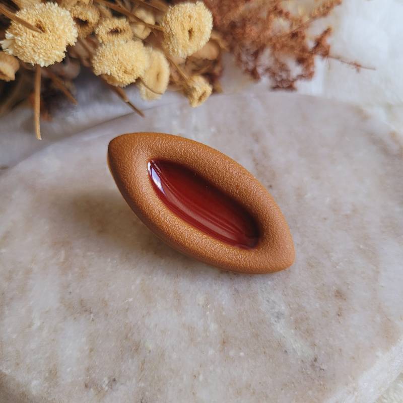 Erdbeerkeks-Anstecknadel Aus Harz - Gourmet-Trompe-L'œil-Brosche, Lustiges Und Originelles Accessoire von CleopheaResinea