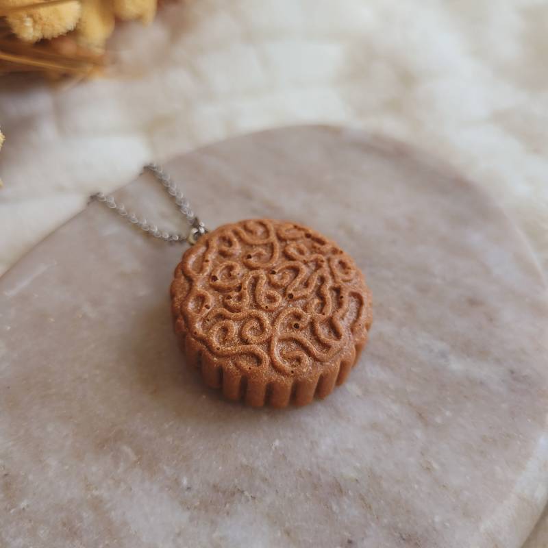 Runder Anhänger Aus Harzkeksen. Einzeln Oder Mit Kette Erhältlich. Halskette von CleopheaResinea